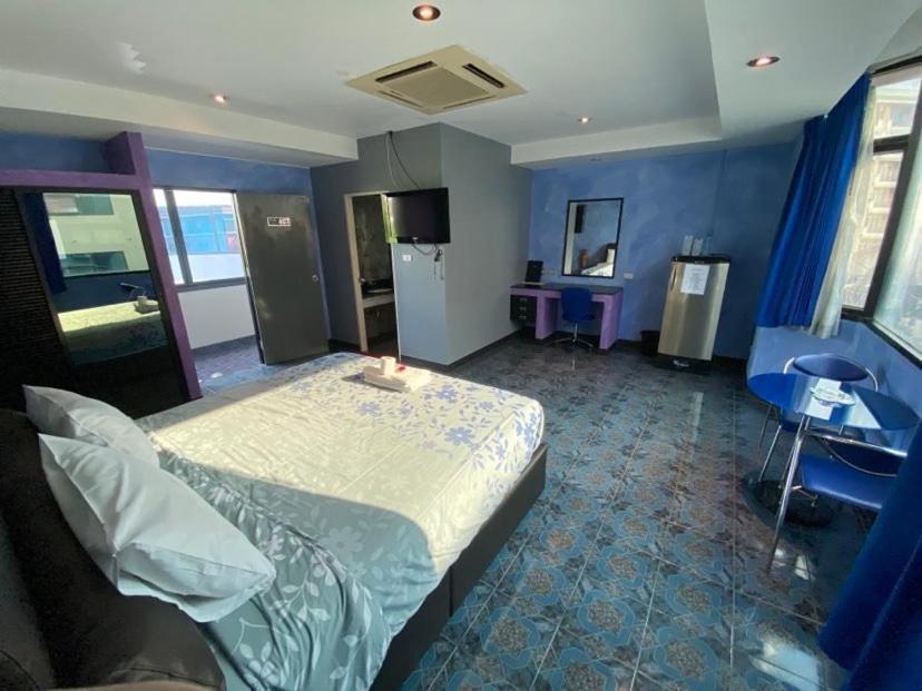Koenig Hotel Pattaya Near Walking Street Exterior photo