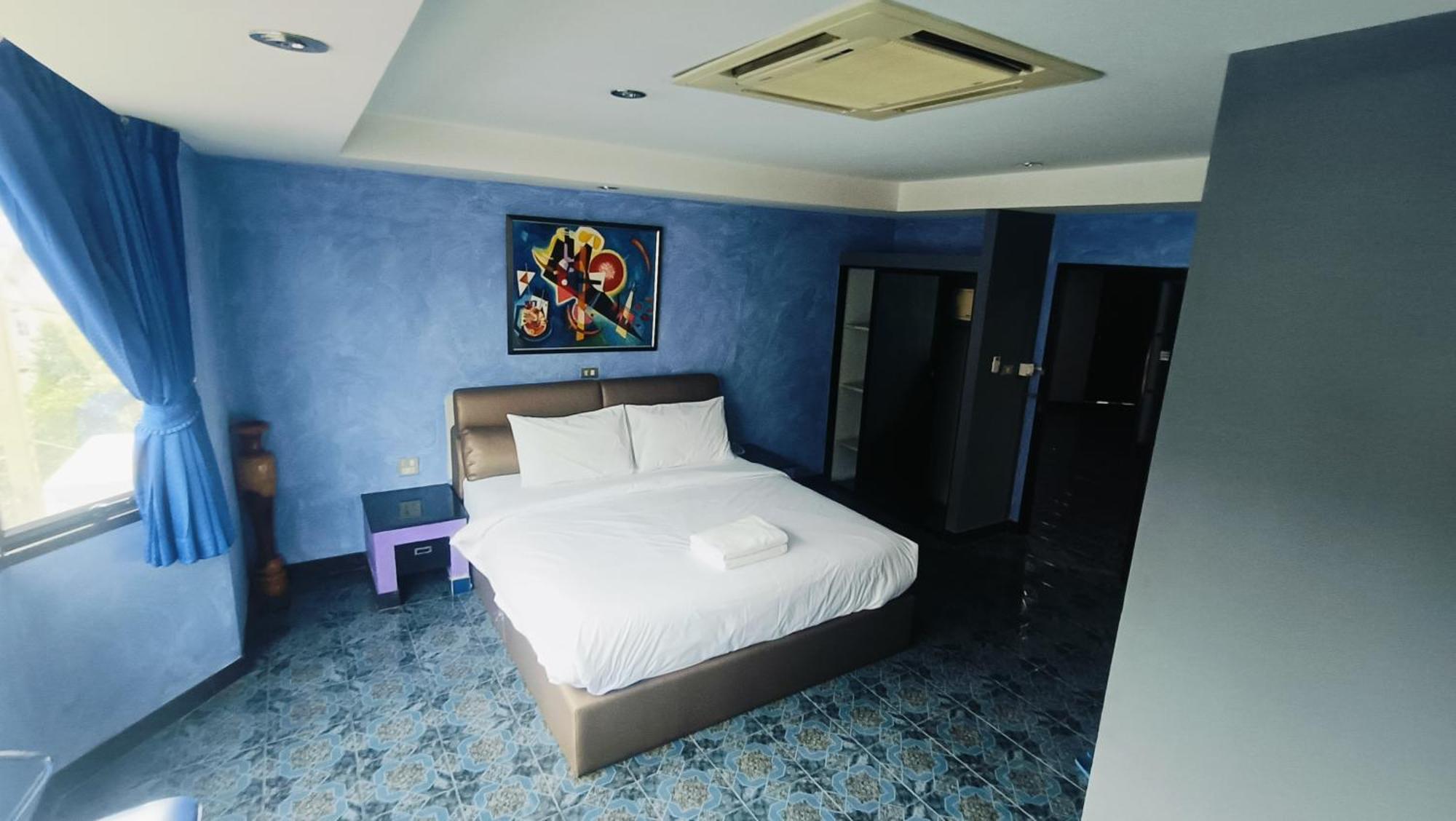 Koenig Hotel Pattaya Near Walking Street Exterior photo