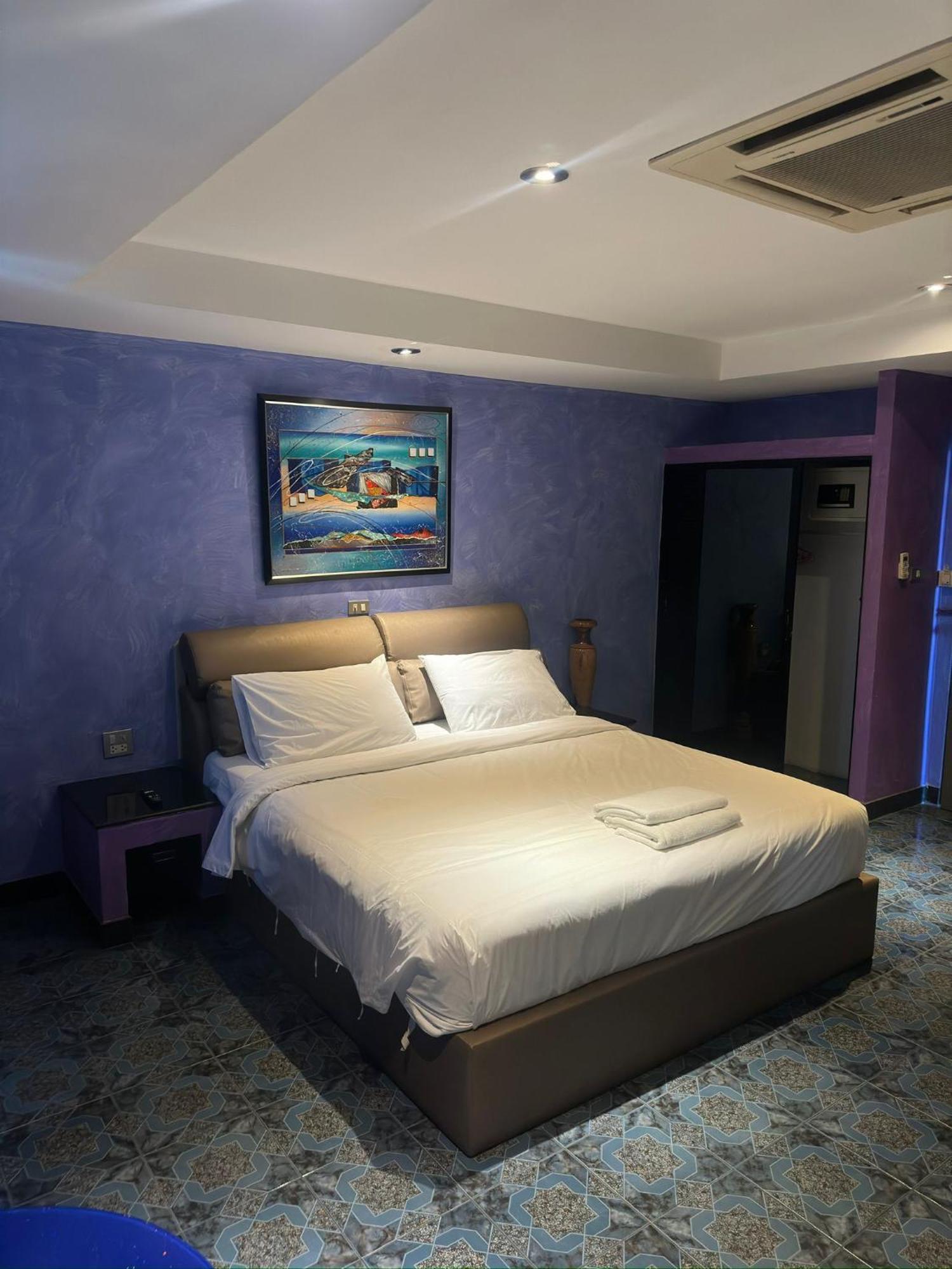 Koenig Hotel Pattaya Near Walking Street Exterior photo