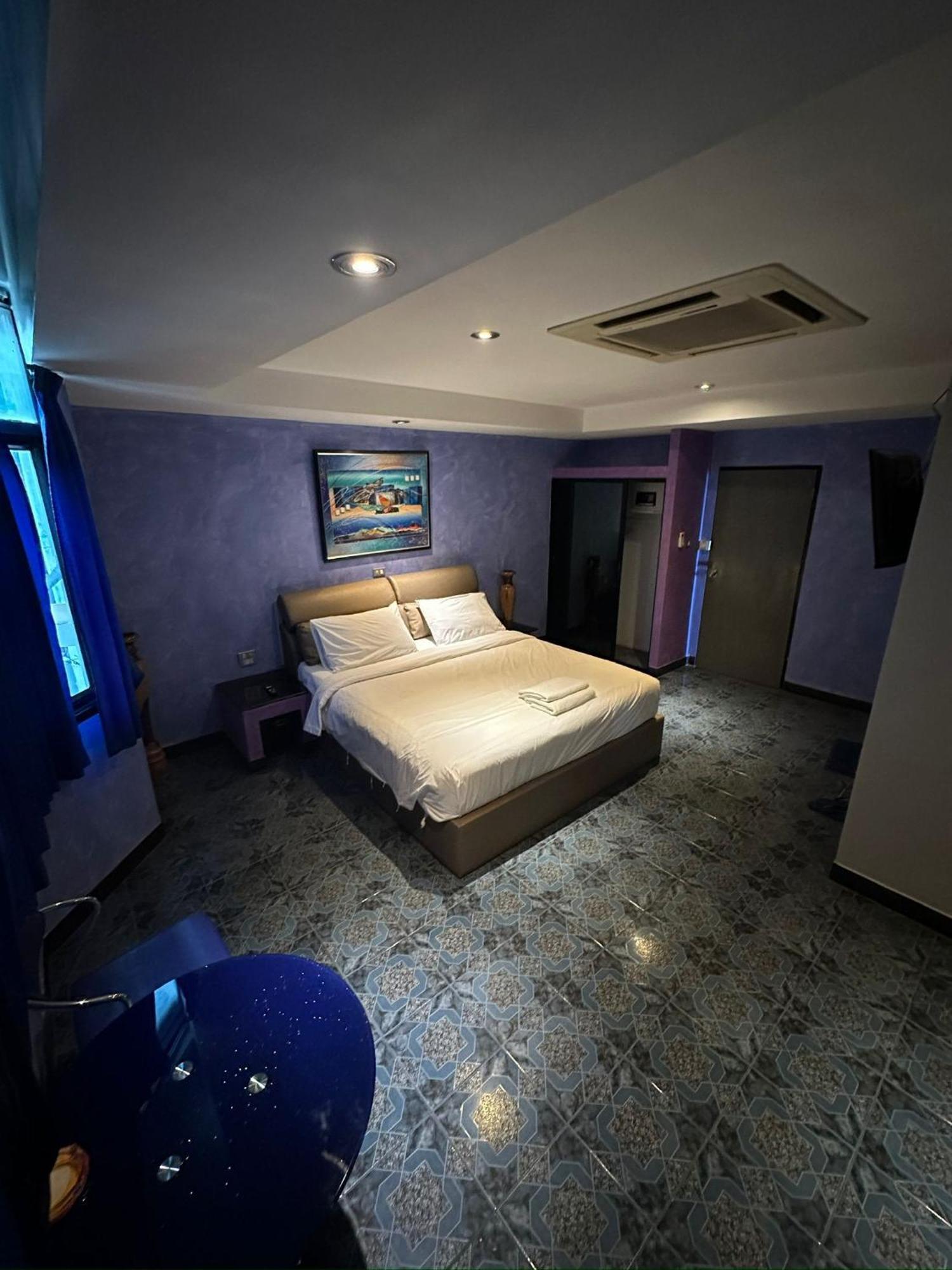 Koenig Hotel Pattaya Near Walking Street Exterior photo