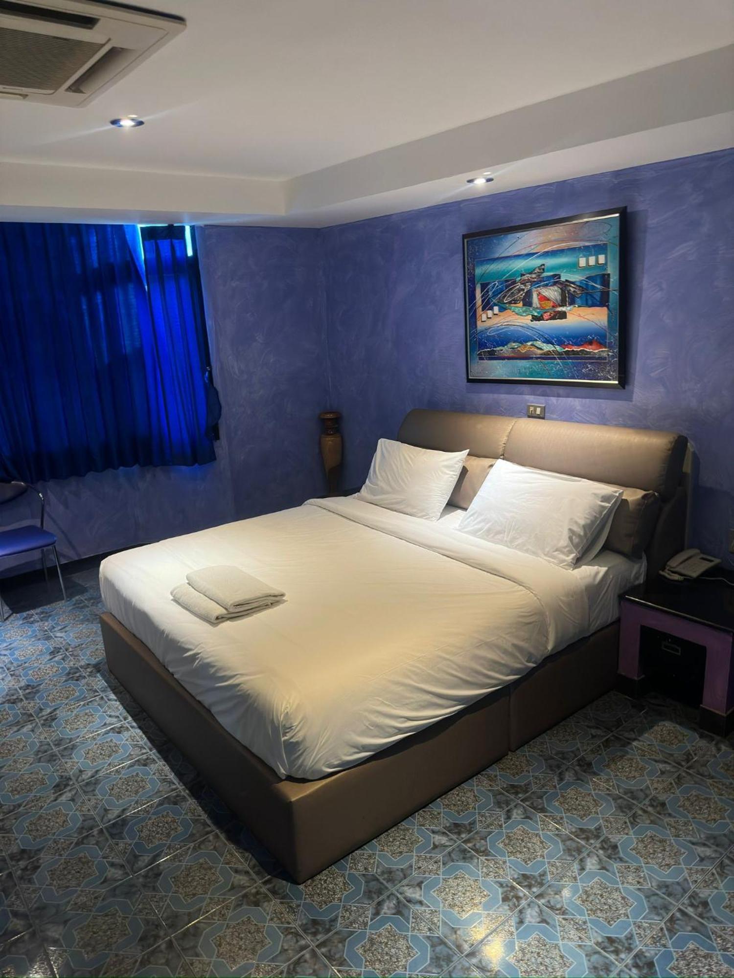 Koenig Hotel Pattaya Near Walking Street Exterior photo