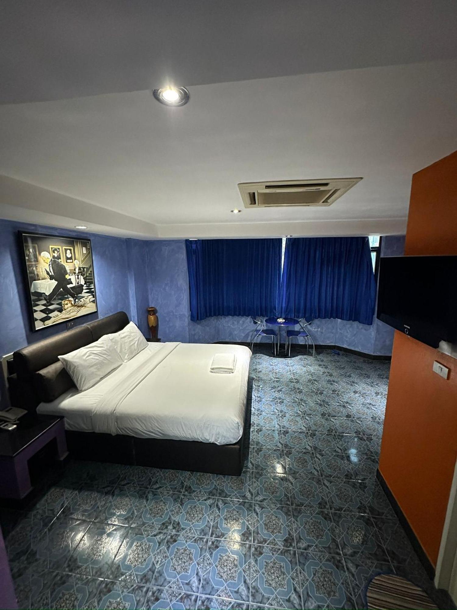 Koenig Hotel Pattaya Near Walking Street Exterior photo