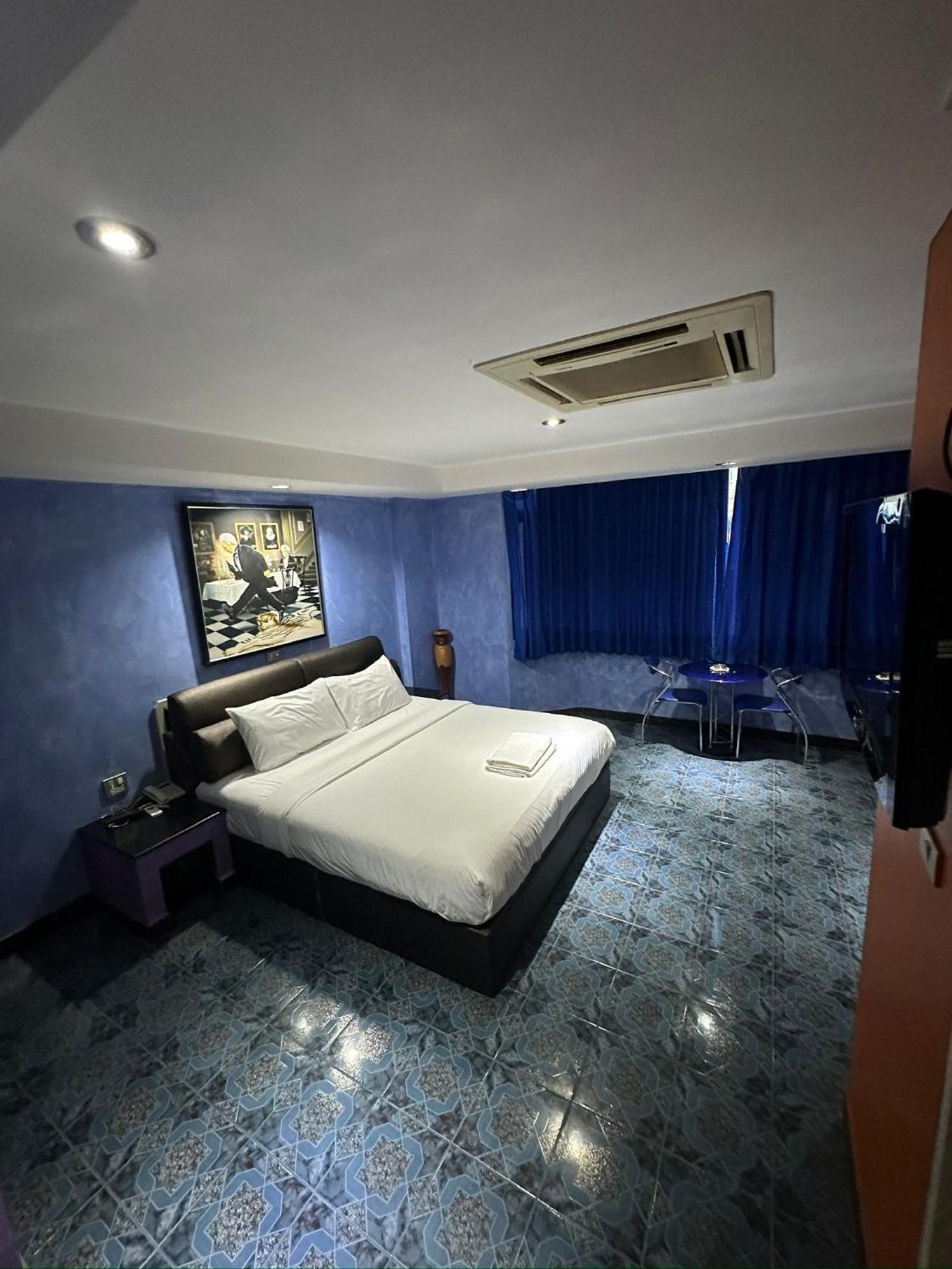 Koenig Hotel Pattaya Near Walking Street Exterior photo
